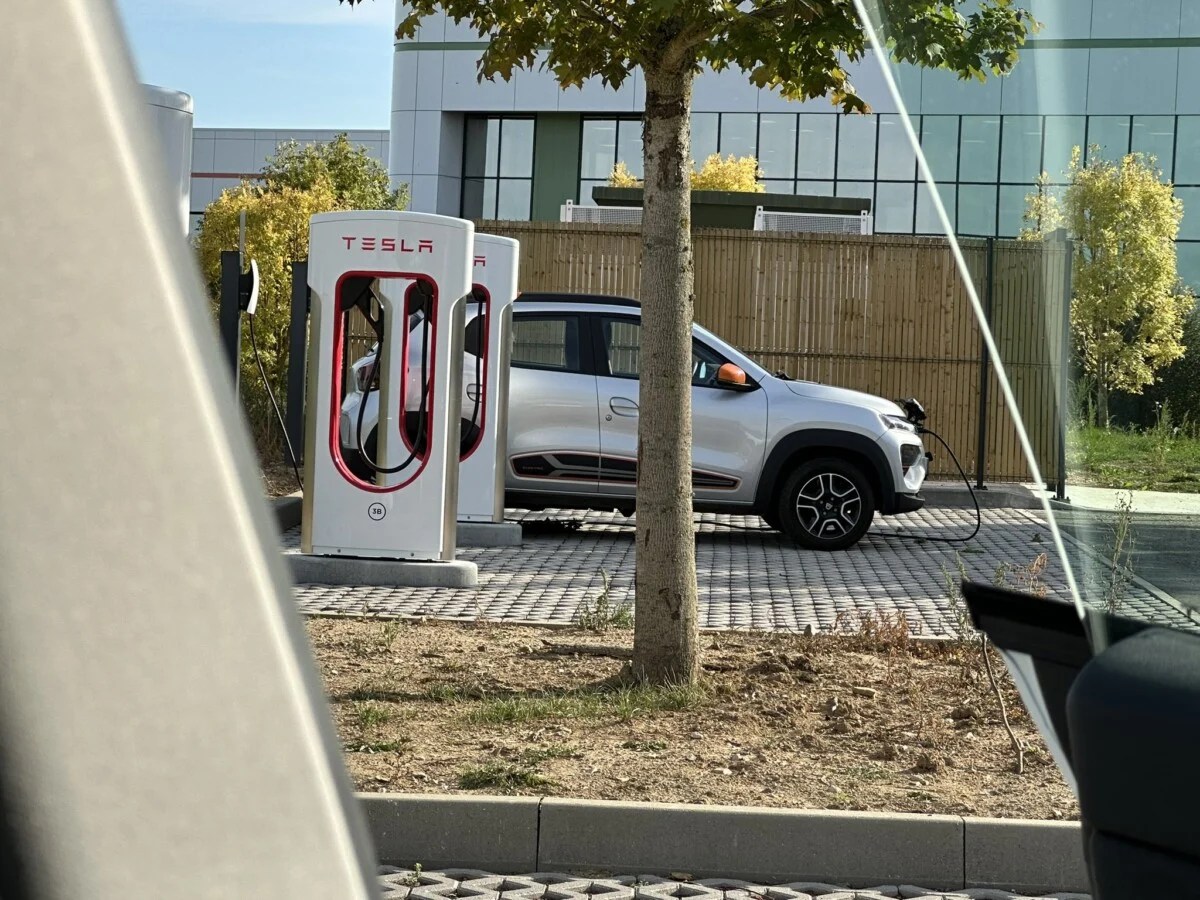 Tesla : les Superchargeurs ouverts à tous passent un nouveau cap