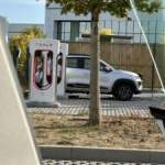 France : la Dacia Spring dompte la Tesla Model Y, mais le Tesla Roadster fait une fausse apparition