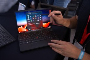 Une prochaine version de Windows pourrait permettre aux constructeurs de mieux adapter l'OS aux formats spéciaux comme celui du Lenovo X1 Fold. // Source : Frandroid