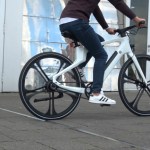 Ce vélo électrique en carbone détonne par son look original