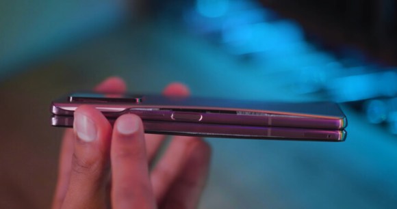 Un Galaxy Z Fold 2 compte parmi les victimes. Étonnant pour un téléphone aussi récent. // Source : Mrwhostheboss