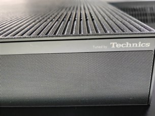 Le système audio est signé Technics.