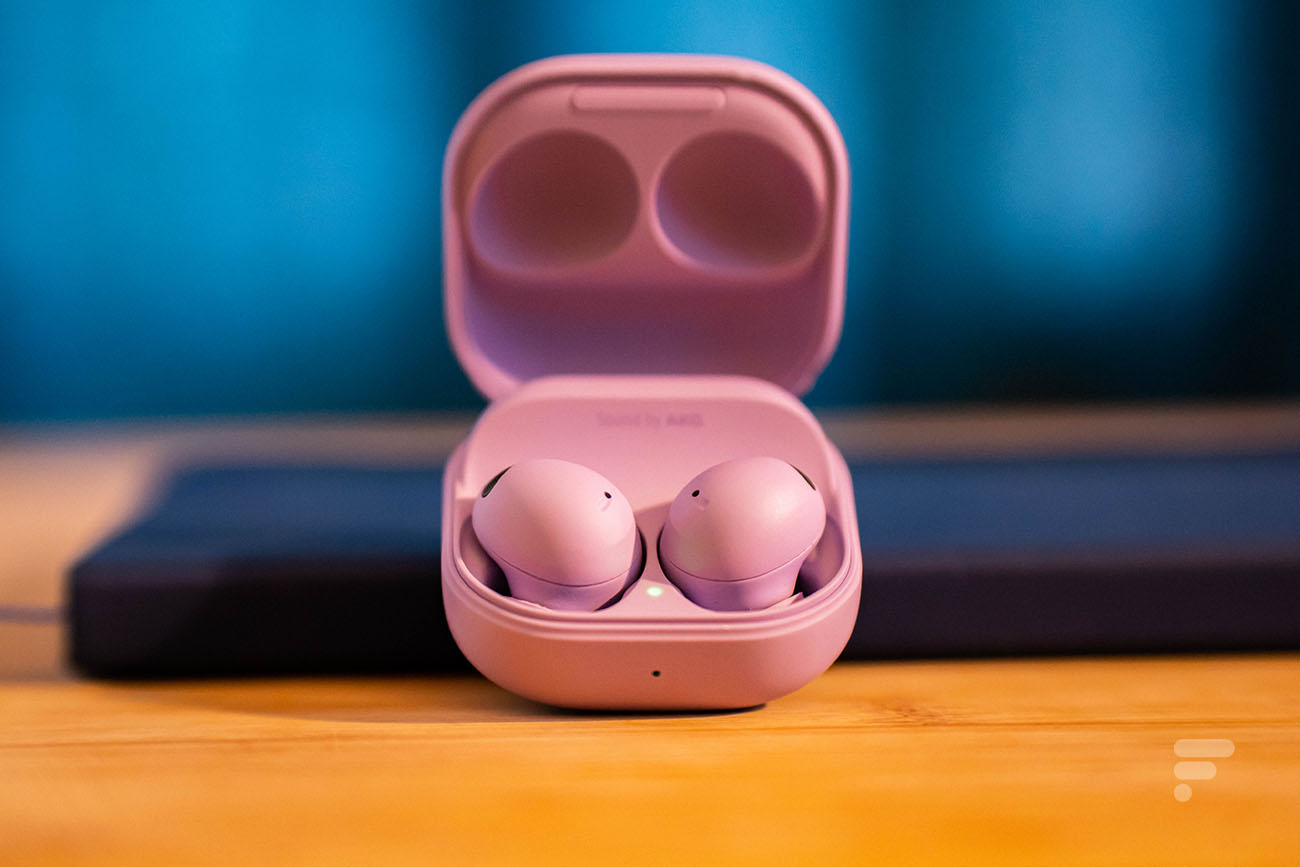 Les Samsung Galaxy Buds 2 Pro en charge dans leur boîtier