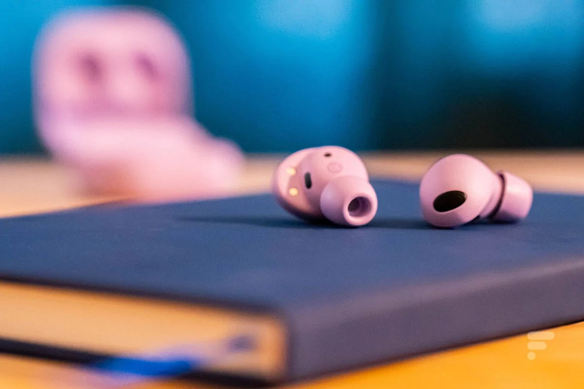 Les Samsung Galaxy Buds 2 Pro et leur boîtier