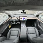 Tesla : une mise à jour révolutionne enfin l’ouverture de la boîte à gants