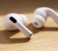 Apple dévoilera également les écouteurs AirPods Pro avec USB-C lors de la  présentation de l'iPhone 15 - Bloomberg