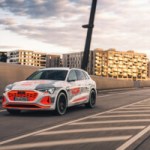 Audi montre son futur SUV électrique Q8 e-tron, sans trop en dévoiler
