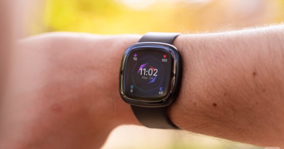 La Fitbit Sense 2 // Source : Anthony Wonner pour Frandroid