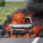 Pourquoi les voitures électriques prennent-elles feu ?