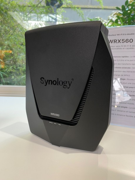 Synology WRX560 1