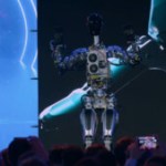 Tesla Optimus : Elon Musk montre son robot humanoïde et c’est décevant