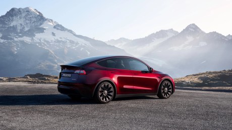 Tesla Model Y Performance, Midnight Cherry Red