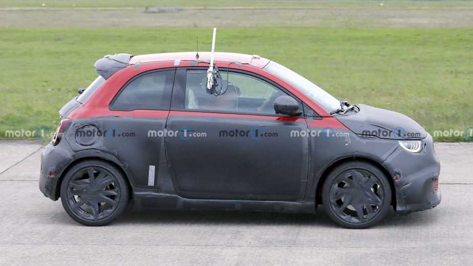 2023-abarth-500-ev-spy-photo (1)