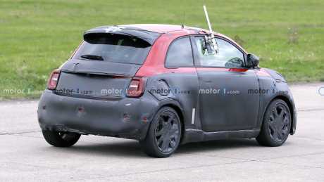 2023-abarth-500-ev-spy-photo (2)