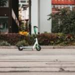 Opération séduction : Lime va offrir des casques pour vélos et trottinettes électriques