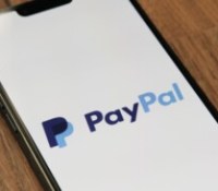 PayPal veut une place nettement plus importante pour les paiements sur l'iPhone // Source : Marques Thomas - Unsplash