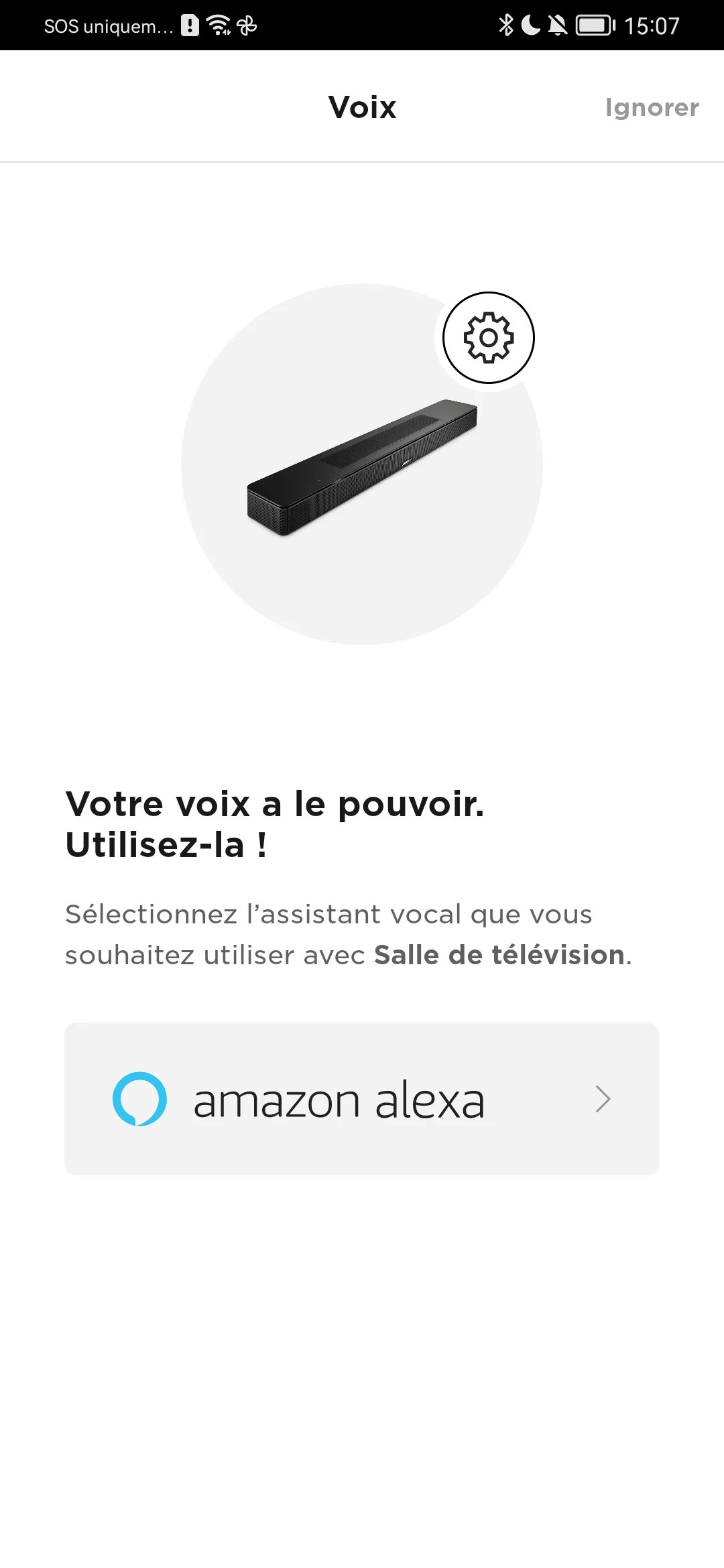 L'assistant vocal Alexa est intégré à la barre.