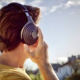 Comment la signature sonore d’un casque modifie votre perception de la musique