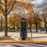 Recharger sa voiture électrique à Paris ne coûtera plus deux fois plus cher qu’un plein d’essence