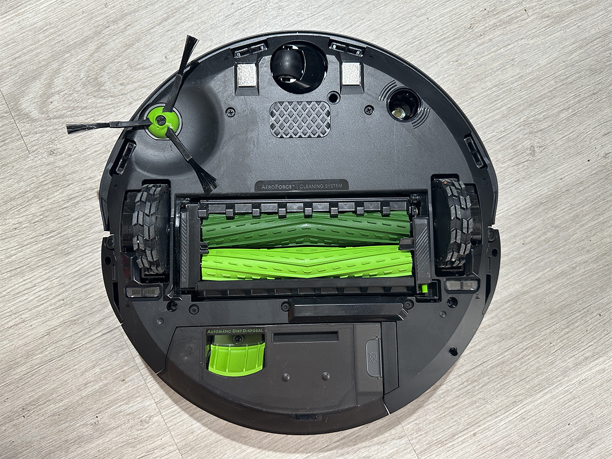 La configuration des brosses proposée par iRobot est l’une des meilleures du marché // Source : Yazid Amer - Frandroid