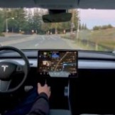 Tesla: se acerca la verdadera conducción con manos libres, pero no para todos