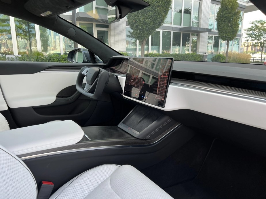 Tesla Model S Plaid - Turo 08