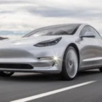 Pourquoi les prix des Tesla changent-ils aussi souvent ?