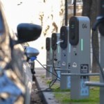 Charger une voiture électrique à Paris coûtera désormais deux fois plus cher qu’un plein d’essence