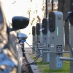 Charger une voiture électrique à Paris coûtera désormais deux fois plus cher qu’un plein d’essence
