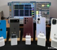 DXOMARK a comparé les chargeurs de ces cinq téléphones. // Source : DXOMARK