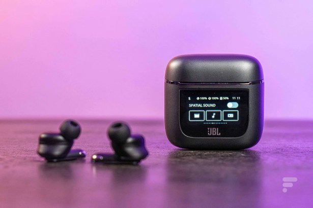 Les JBL Tour Pro 2 // Source : Chloé Pertuis - Frandroid