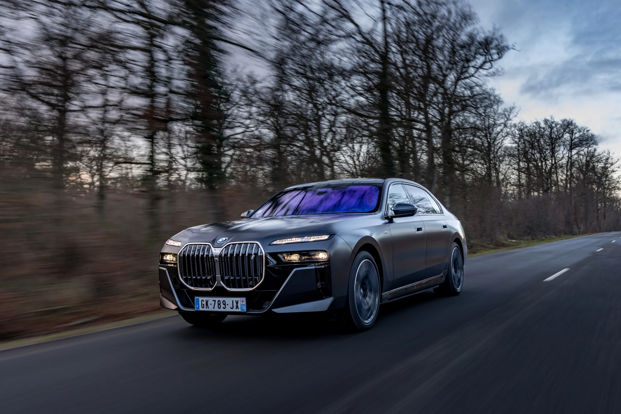 BMW i7