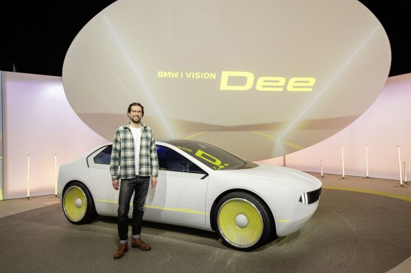 Vincent_&_BMW_i_Vision_Dee (1)