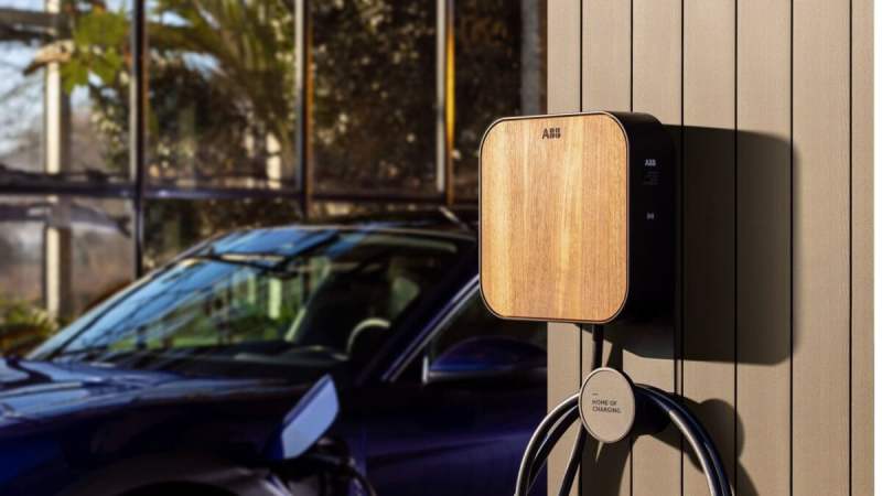 Plus gênant qu’un problème de toilettes : demander à brancher sa voiture électrique chez ses amis, selon cette étude