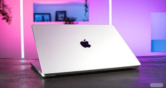 Apple Macbook Pro 16 M2 Max // Source : Chloé Pertuis - Frandroid