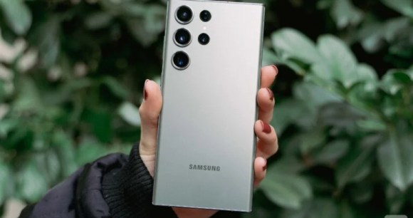 Le Samsung Galaxy S23 Ultra est l'un des 3 smartphones compatible avec la nouvelle version de Galaxy Enhance-X // Source : Anthony Wonner - Chloé Pertuis