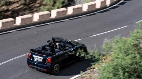 mini-cooper-se-cabriolet-1