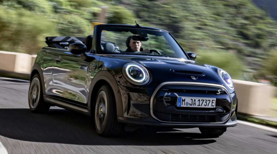 mini-cooper-se-cabriolet-2