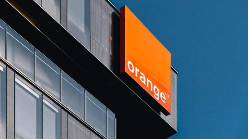 Smartphone irréparable&nbsp;: les mésaventures d&rsquo;un client Orange mettent en lumière les pratiques douteuses du SAV