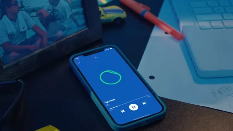 Warner Music plonge dans l’IA : même les majors s’y mettent Warner Music plonge dans l’IA : même les majors s’y mettent