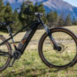 Decathlon s’arme d’un nouveau VTT électrique pas cher destiné à une cible bien précise