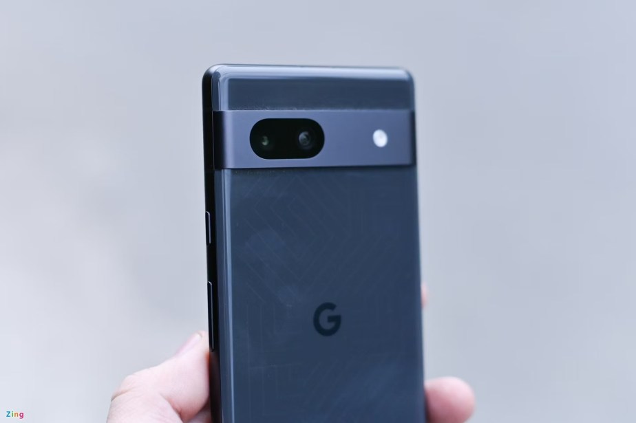 Image du non officielle du Pixel 7a en prise en main // Source : Zing News