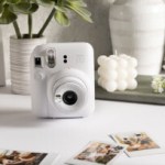 Instax lance un nouvel appareil photo instantané idéal pour vos soirées Instax lance un nouvel appareil photo instantané idéal pour vos soirées