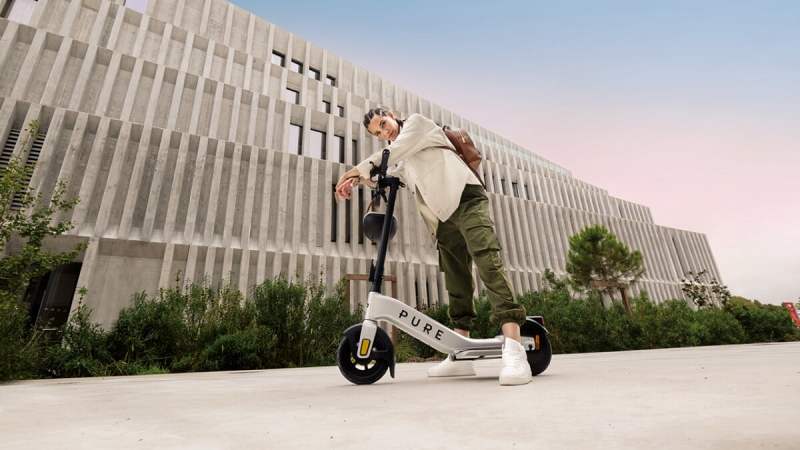 Pure Advance Flex : cette trottinette Pure Electric qui se plie en 4 allège son prix chez Fnac et Darty
