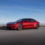 Choix du volant, nouveau toit panoramique, freinage optimisé : les nouvelles Tesla Model S s’énervent