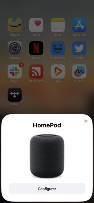 Dès sa mise sous tension, le HomePod 2 se signale à l'iPhone le plus proche.