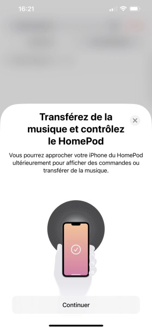 Pour lire de la musique, on peut approcher son iPhone ou son iPad du HomePod.