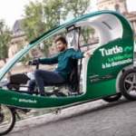 Ce nouveau service de vélo-taxi électrique débarque à Paris pour se déplacer sans vous ruiner
