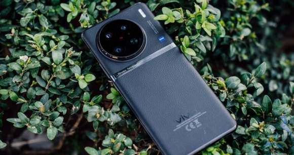 Le Vivo X90 Pro // Source : Robin Wycke - Frandroid