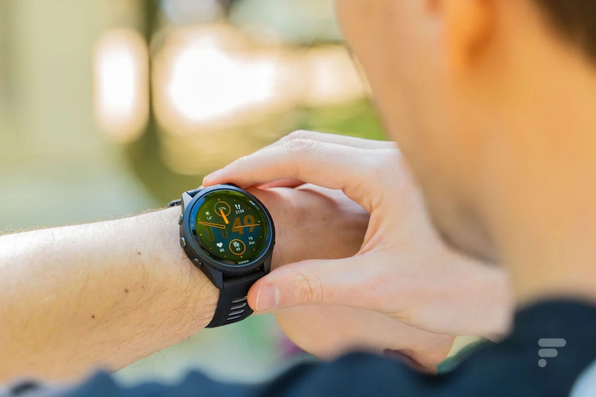 Garmin Forerunner® 265  Montre GPS connectée pour les runners